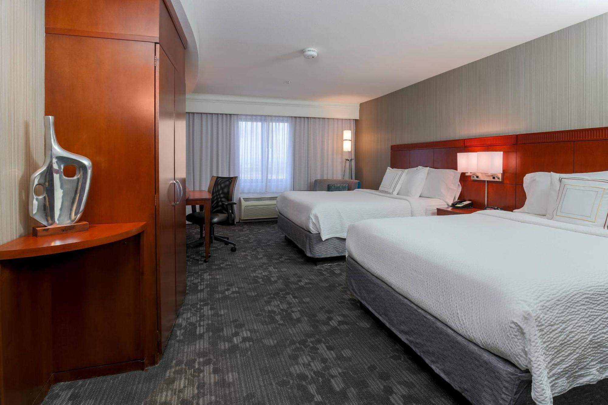 Courtyard By Marriott Stadium Area Hotel 3*