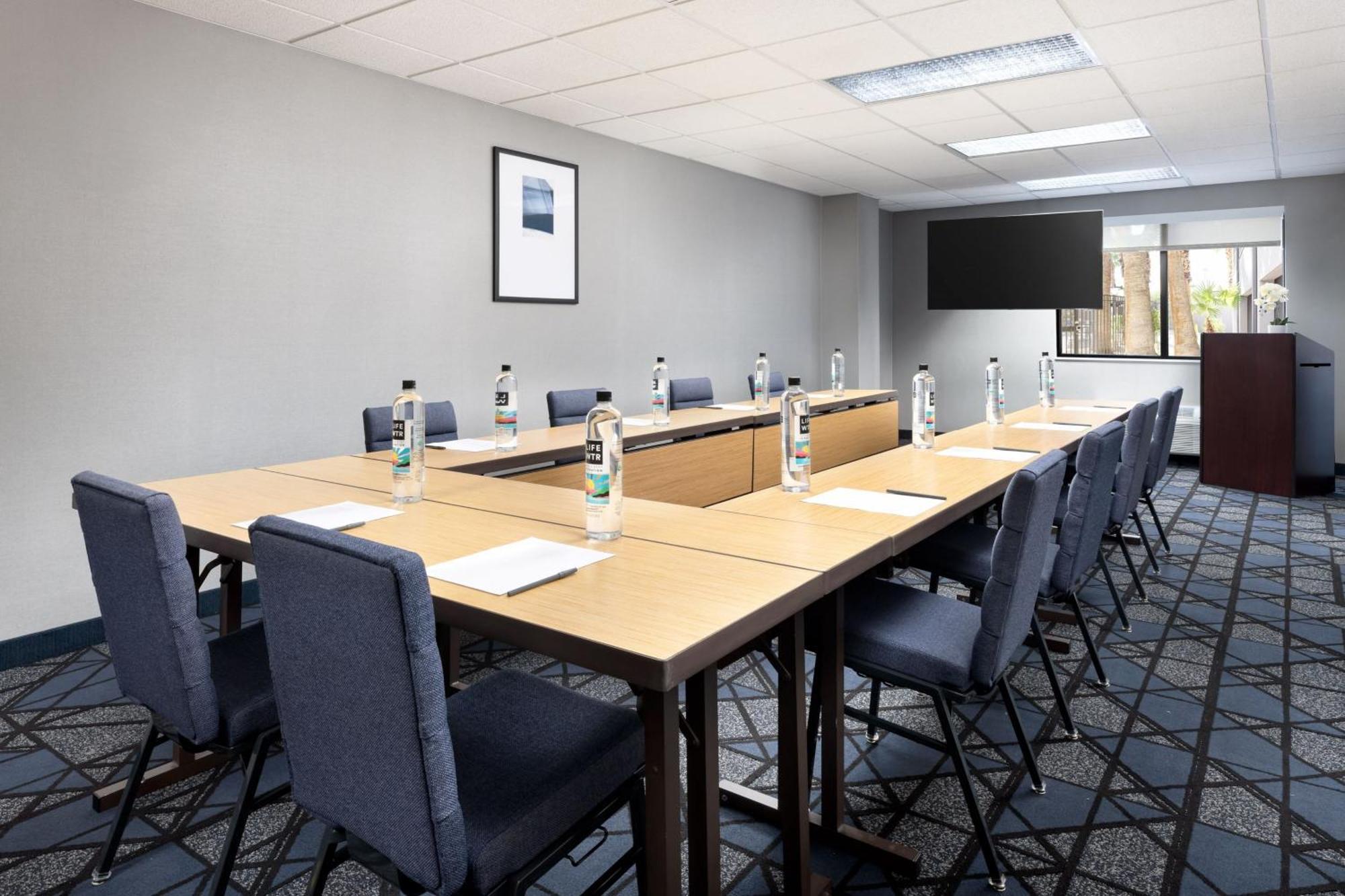 Courtyard By Marriott Vegas Stadium Area Hotel 3*
